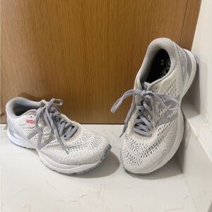 NWT Women's NEW BALANCE 880v9 Athletic Sneakers Sz 7 W